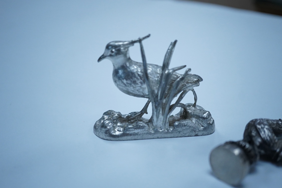 A George VI Art Deco engine turned silver mounted trinket box, by Dudley Russell Howitt, Birmingham, 1947, width 85mm, together with a late Victorian silver fruit knife, a silver thimble, a white metal cockerel mounted s